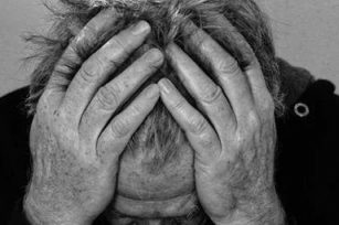 宁愿光秃着头见你，不愿像押沙龙，死在浓密的头发中