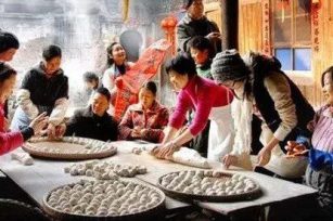 周末去教会吗？有饺子吃！
