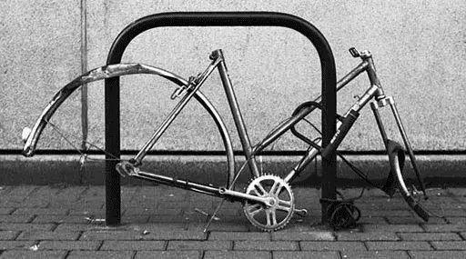 大白天，我自行车后轮不见了