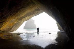 普遍启示的道与生命之道