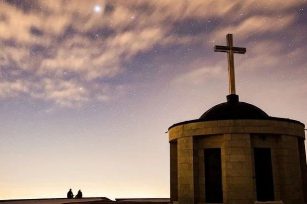 我仍要说：耶和华是我的避难所